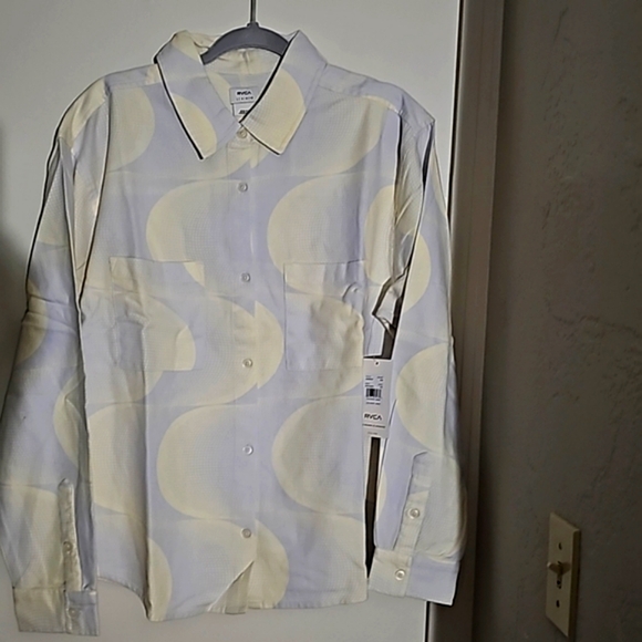 RVCA L Womens Flannel color is a hydrangea and creme/light yellow - Picture 1 of 5